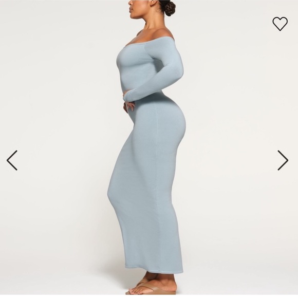 Skims OFF THE SHOULDER LONG DRESS Color
Blue Size S Maci long sleeve bodycon - Picture 3 of 9